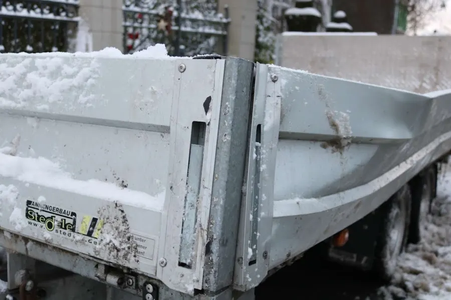 Schaden an Transporter-Pritsche